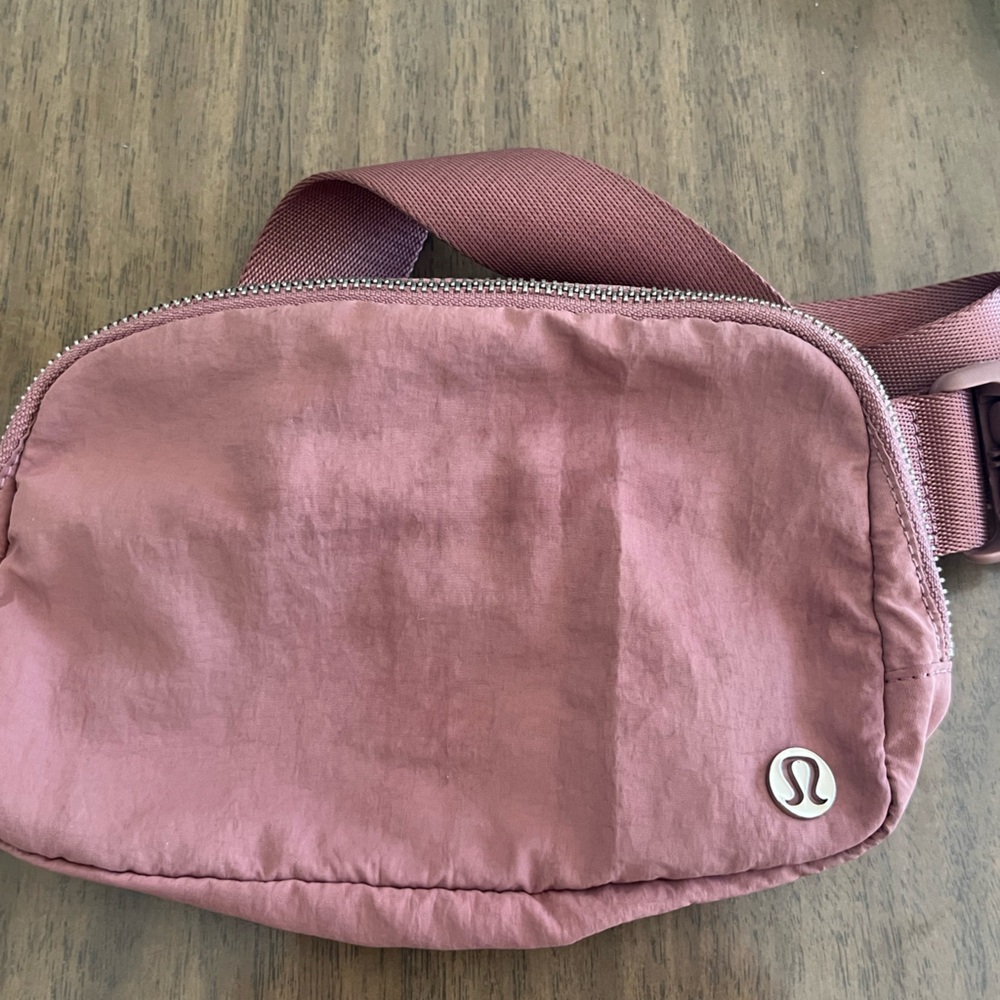 Lululemon Everywhere Belt Bag